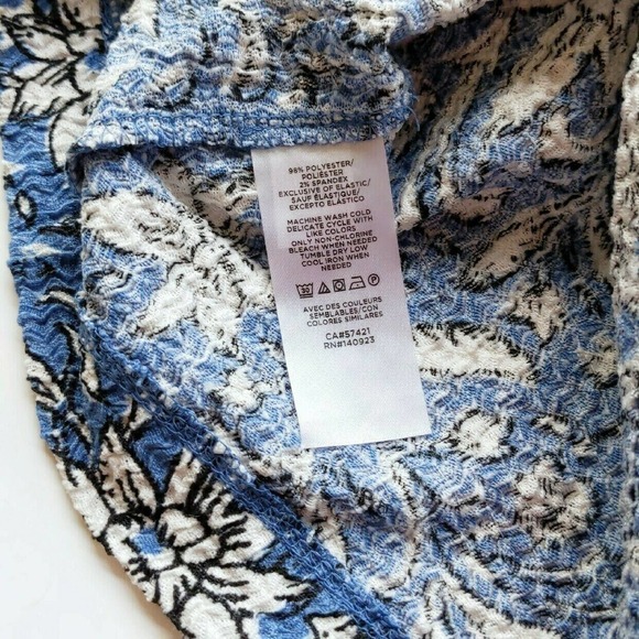 Loft XS Smocked Top Blue Floral NWT New - Picture 3 of 5